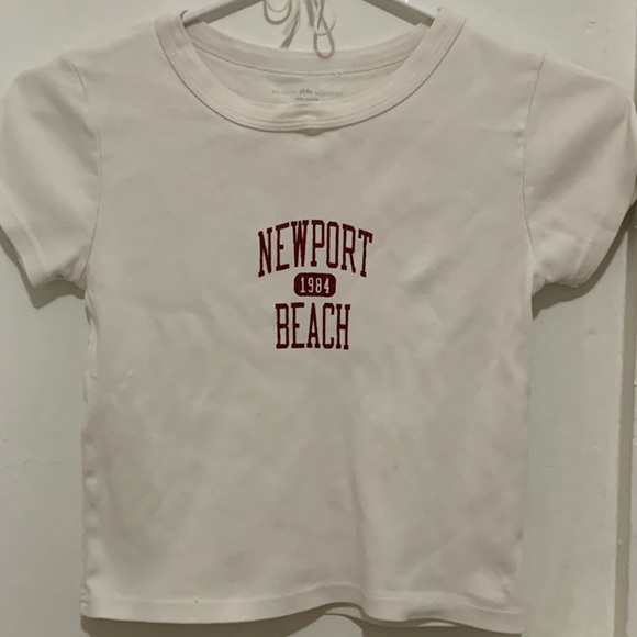 Brandy Melville rare ashlyn Newport Beach top🤍 - Picture 1 of 2